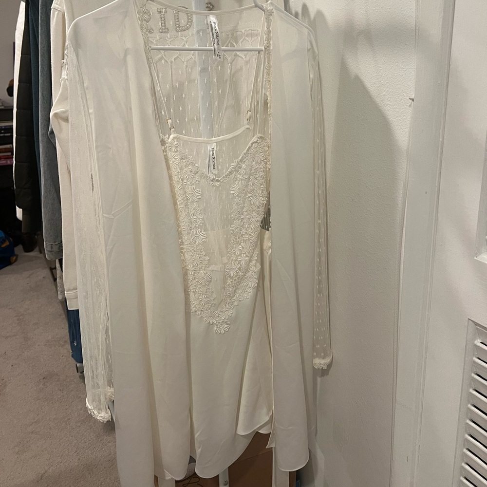 Showstopper Robe - Picture 3 of 5